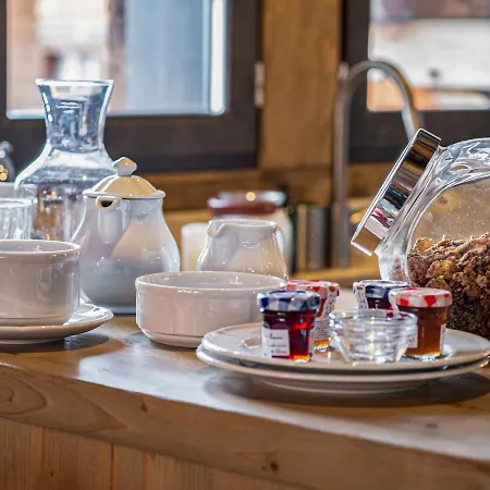 Chalet élégant à Le Praz Avec Spa, Cheminée Et Services Inclus - Fr-1-568-35 Courchevel